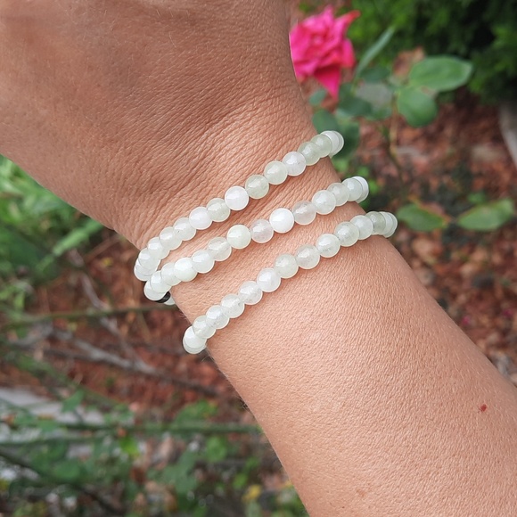 6mm Prehnite Bracelet - Picture 4 of 4